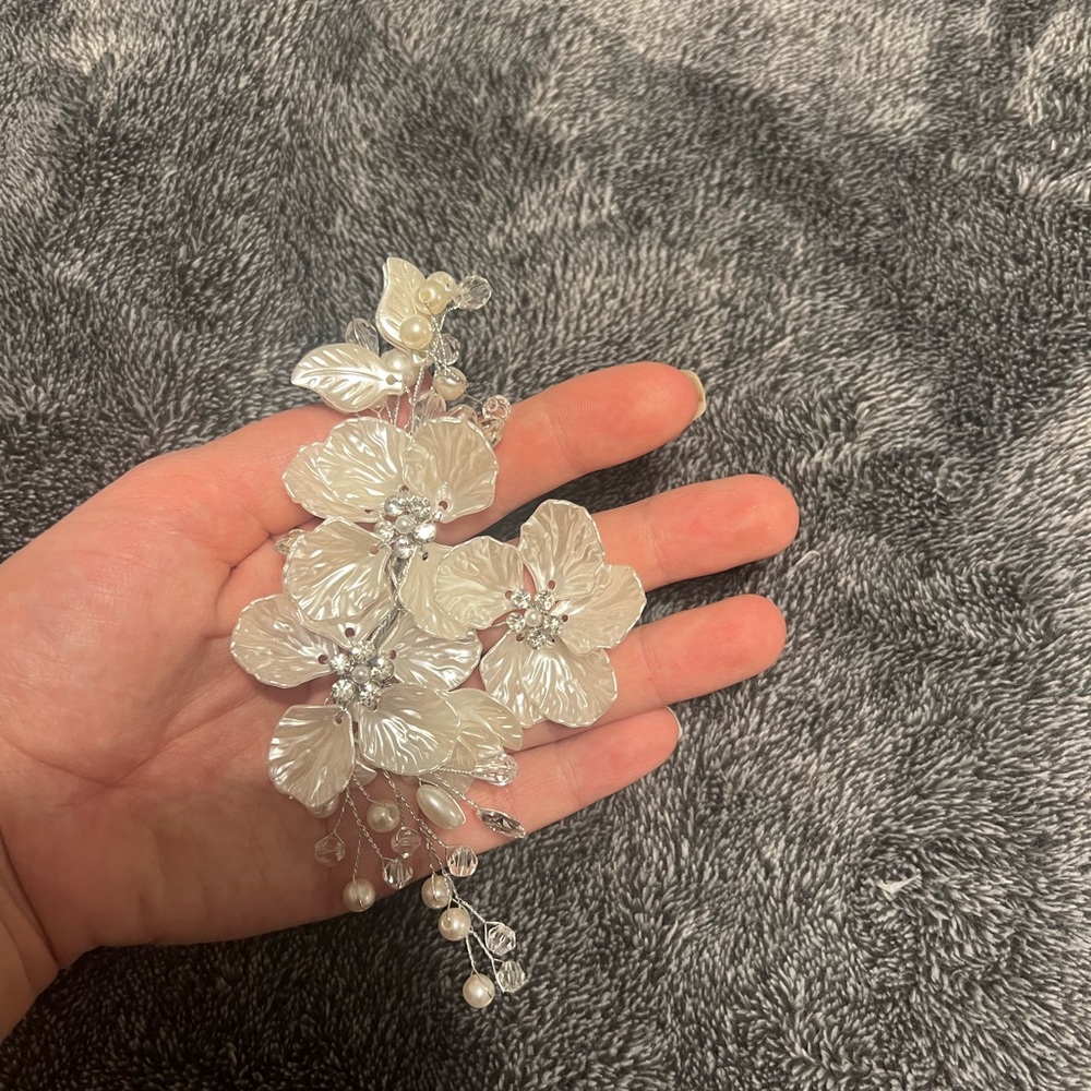 Bride hair accessories. Weeding hair comb